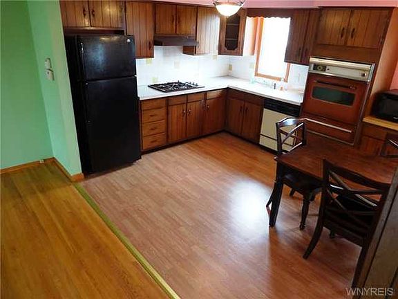 5th image of 15 E Toulon Dr