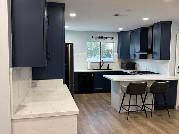 5th image of 1075 Chevron Ct