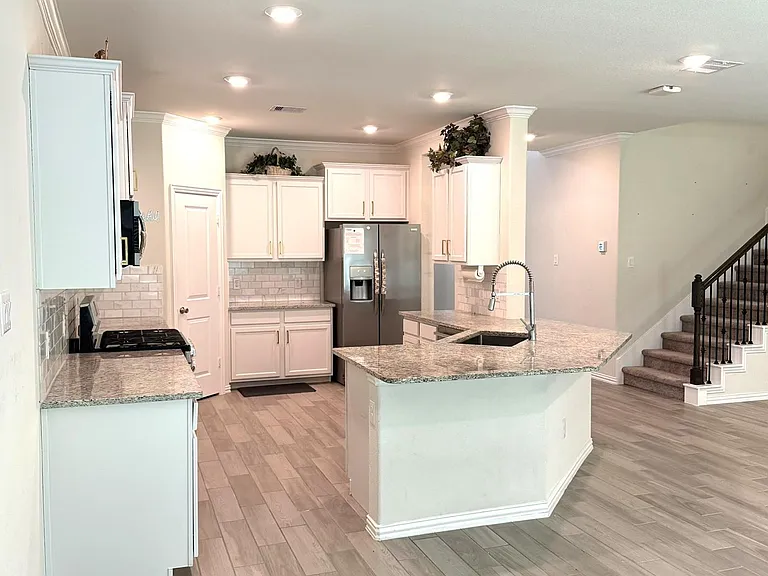 15823 Vanderpool River Dr — Photo 8