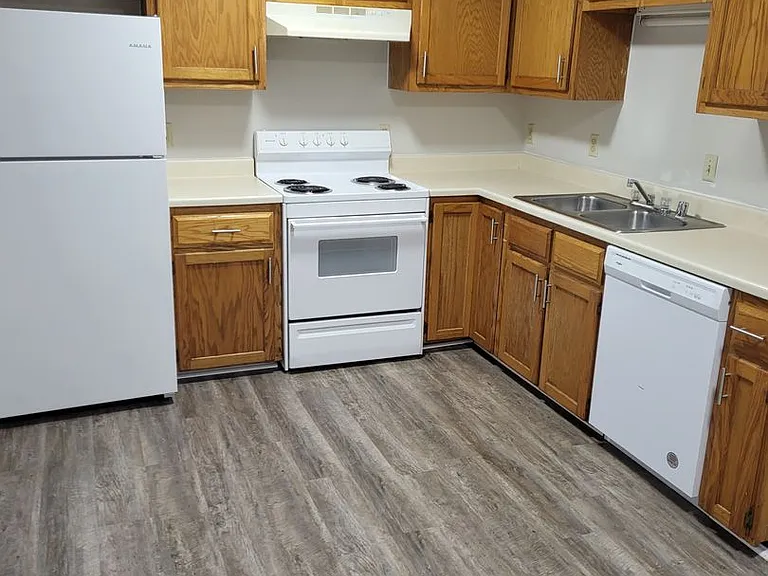102 Kayla Dr — Photo 6
