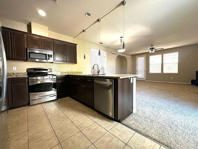 3895 Bethpage St — Photo 4