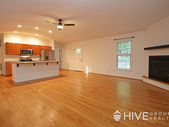 3rd image of 40 Horsehead Rd