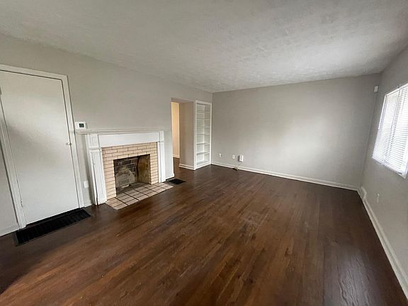 3rd image of 2296 Ontario St