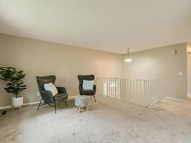 6220 Kirkwood Ln N — Photo 5