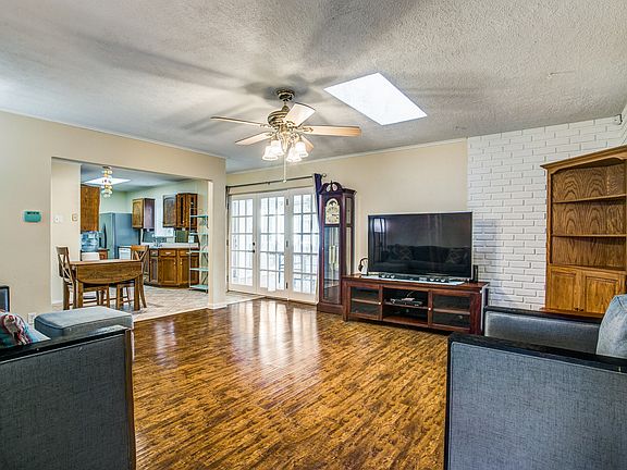 3rd image of 1813 Armstrong Dr