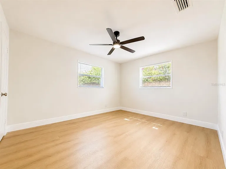 4409 W Trilby Ave — Photo 5