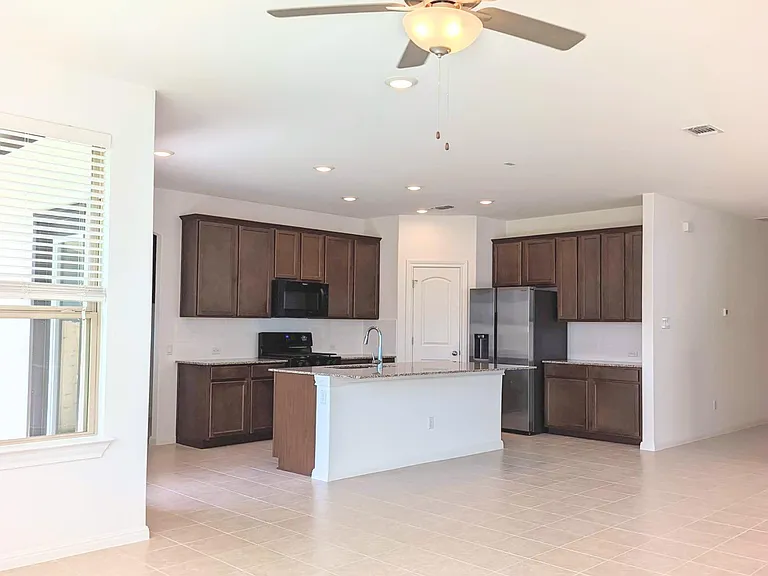 221 Sand Lily Ln — Photo 4