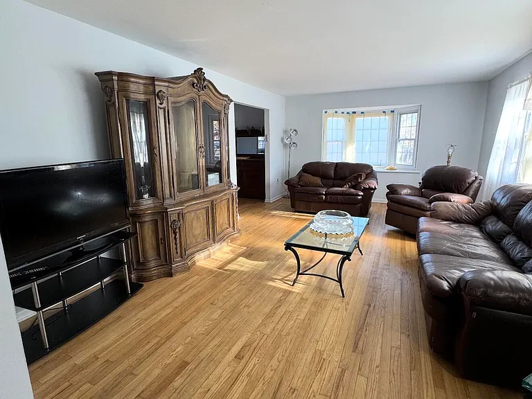 33 Parker Rd — Photo 6