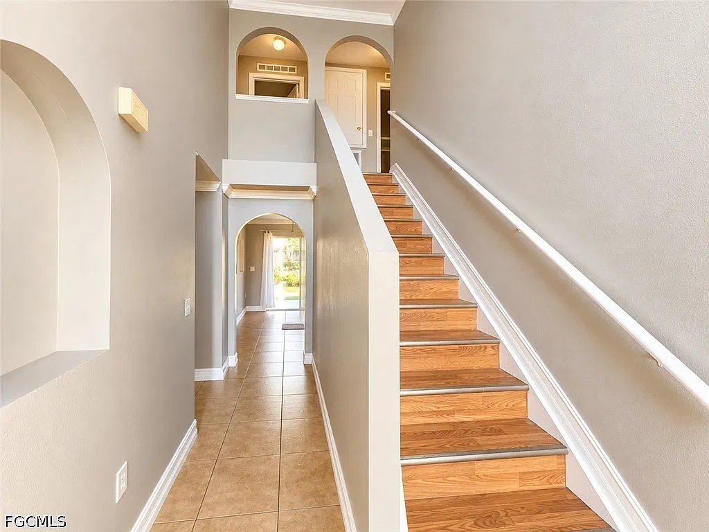 3 bed, 2.5 bath, 2217 sqft, $2,800 — Photo 3