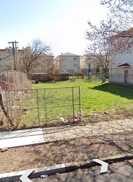 1st image of 18 Van Ness Pl