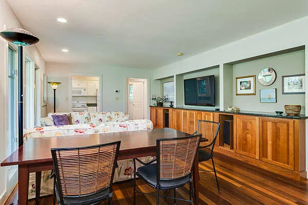 2 bed, 1.5 bath, 750 sqft, $3,000 — Photo 1