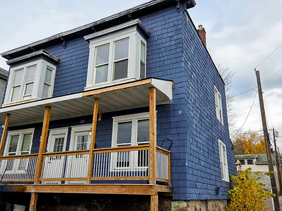 122 N 19th Ave W