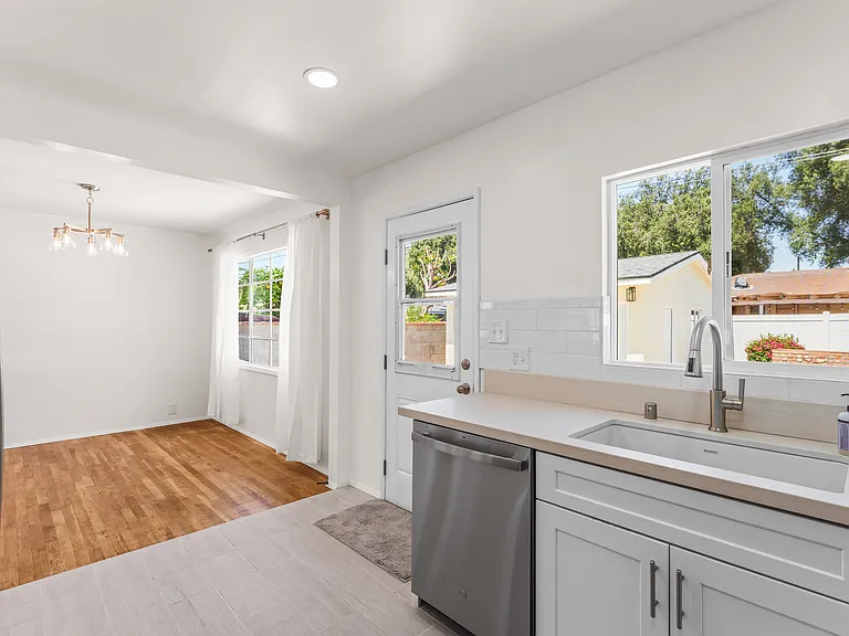 3005 Bautista St — Photo 3