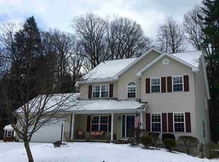 22 Dennis Dr, Clifton Park, NY 12065