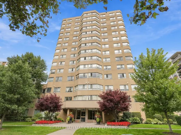 4 Park Vis #303, Toronto, ON M4B 3M8