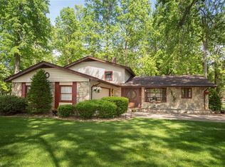 3997 Darby Ln, North Olmsted, OH