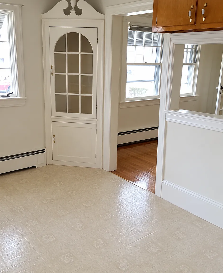 2 bed, 900 sqft, $2,400 — Photo 2