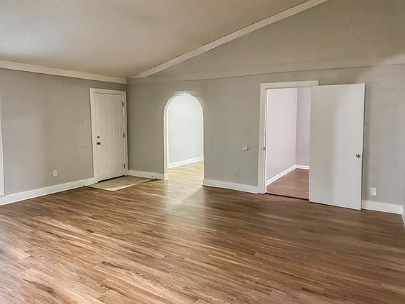 3rd image of 6184 Holly Park Dr
