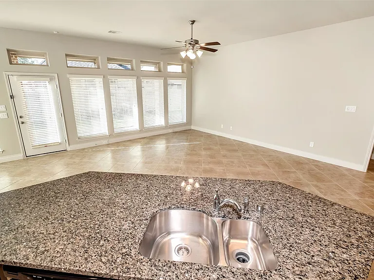2911 River Flower Ln — Photo 10