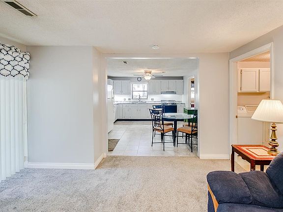4th image of 568 Karen Dr