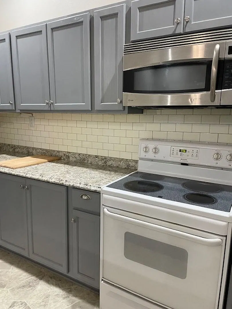 815 N B St — Photo 2
