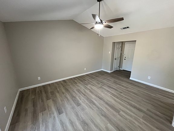 3rd image of 9615 Oak Gate Ln