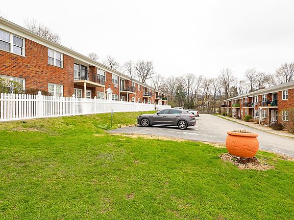 3rd image of 6 Colonial Rd APT 44