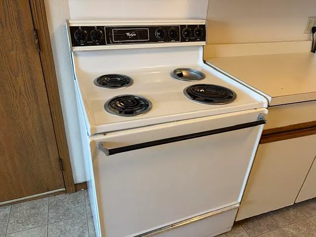 Studio, $599 — Photo 4