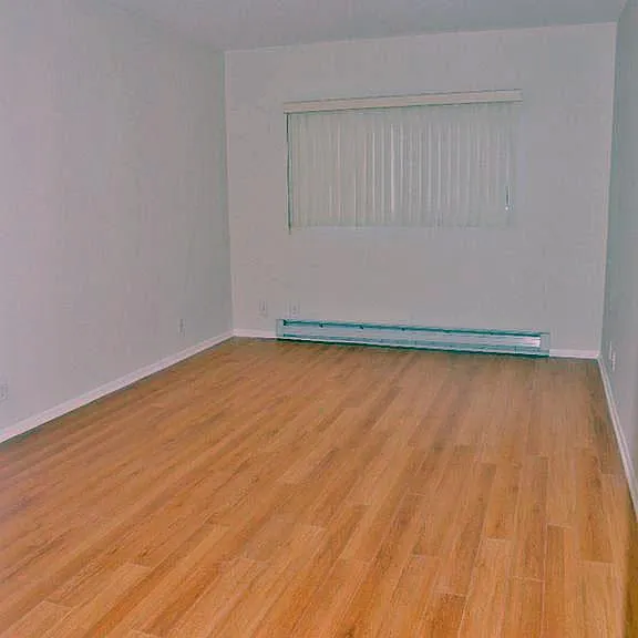 1424 Amherst Ave — Photo 3