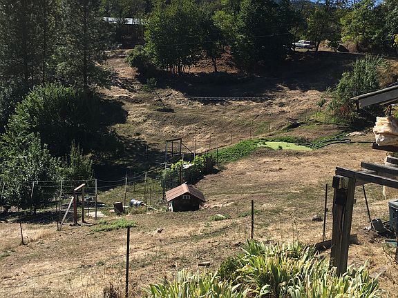 3rd image of 44 Hill Cemetery Dr