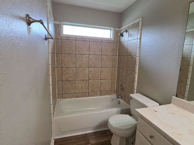 7202 Montgomery Dr — Photo 15