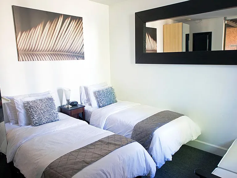 Bedroom 2: with 1 King or 2 Twins