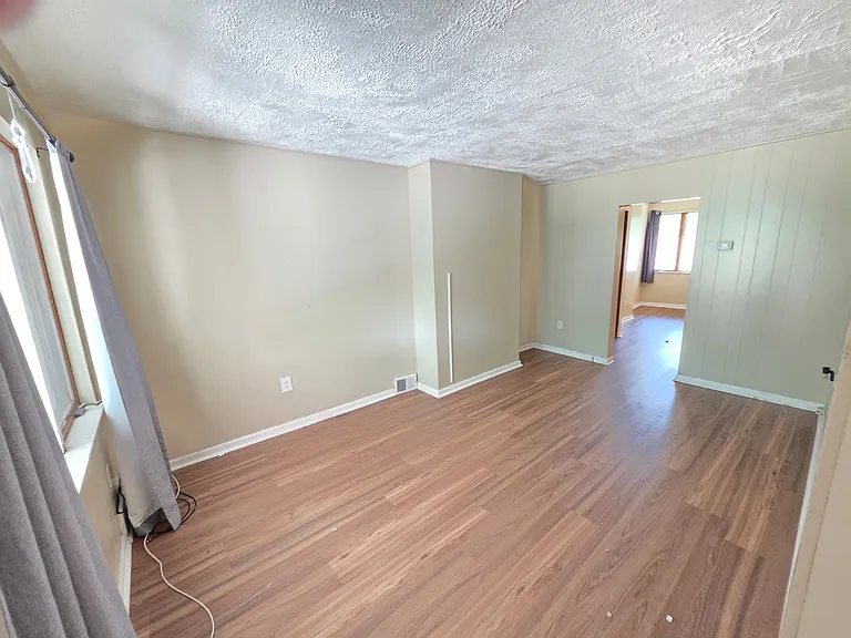 214 Wright St — Photo 2