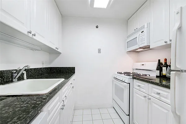 Rented by William Raveis Real Estate | media 10