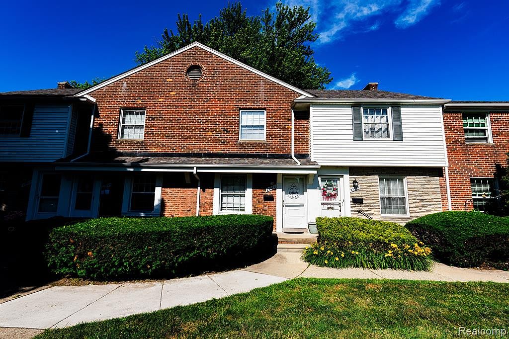 22957 Lakeshore Dr, Saint Clair Shores, MI 48080 Zillow