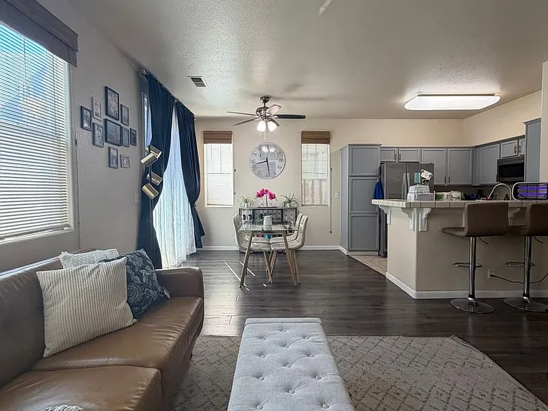 588 Gardenia Pl — Photo 4