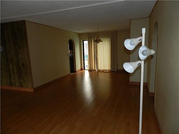 5th image of 401 Michigan Pl
