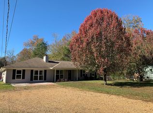1097 Wolfe Rd, Columbus, MS 39705