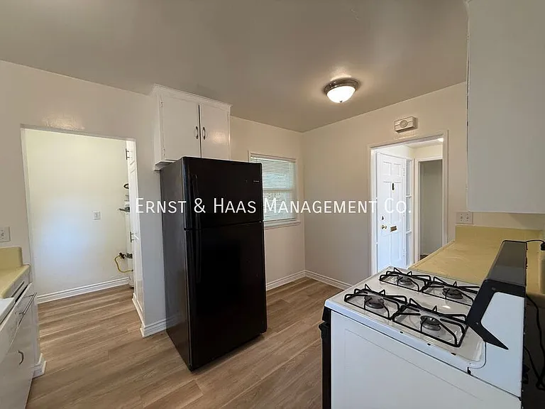 2862 Knoxville Ave — Photo 3