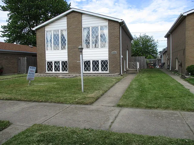 12849 S Saginaw Ave photo 1