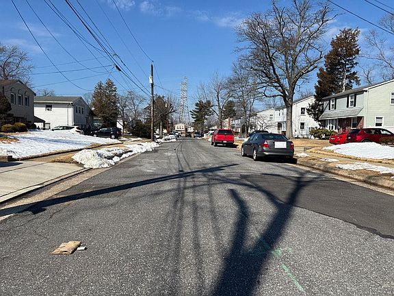 4th image of 2645 Manall Ave