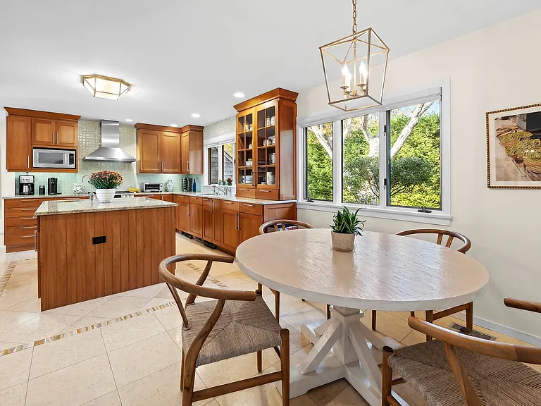 10 Atterbury Rd — Photo 9