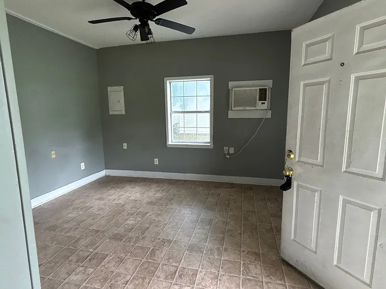 102 Tuxedo Dr — Photo 3