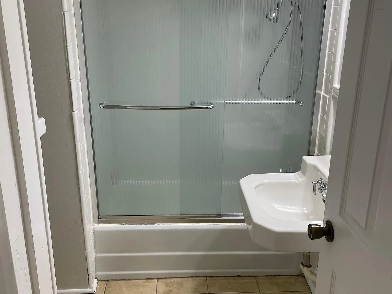 1 bed, 550 sqft, $1,000 — Photo 3