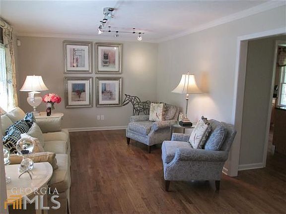 2nd image of 889 Bradford Ct