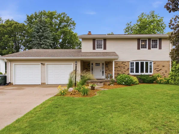 2110 W Bay Dr, Muscatine, IA 52761
