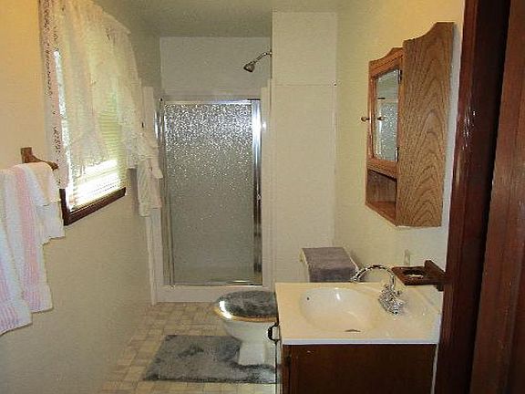 5th image of 1050 Forest Avenue Ext