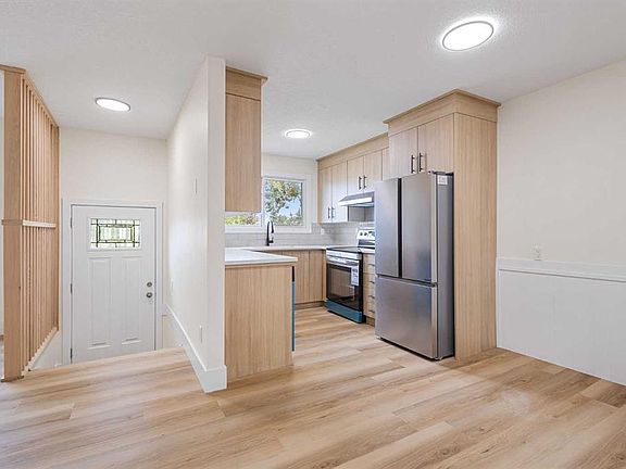 3rd image of 700 W Allen St SE #802