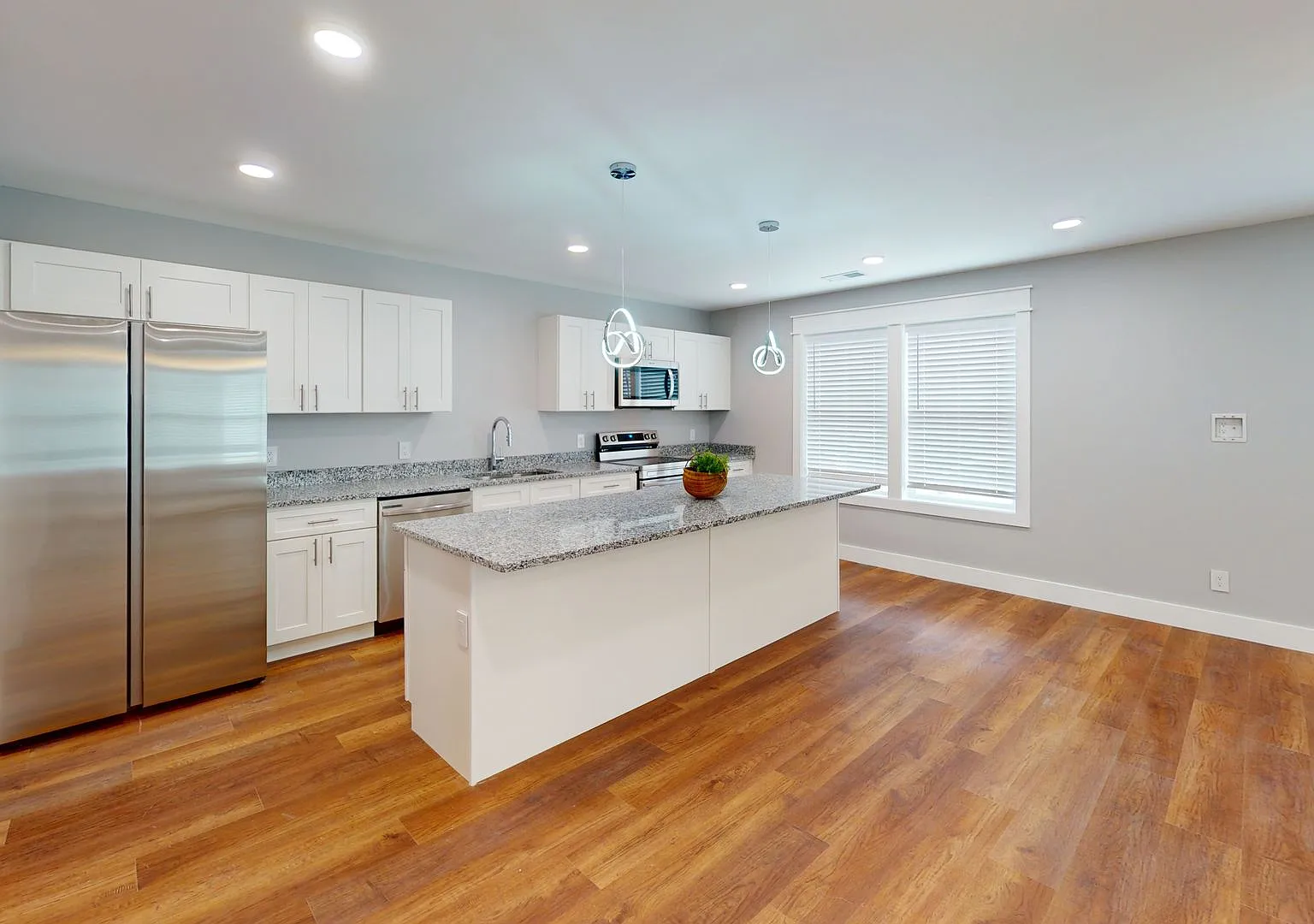 Waitlist for Aug2027Jul2028 Now Open! | 6BR with Private Baths | Fort Sanders Near UTK — Photo 3