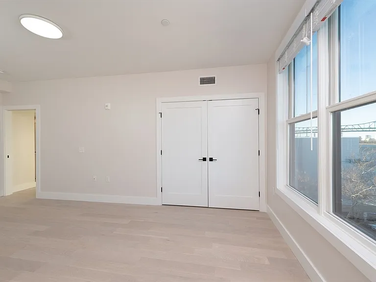 425 Border St #407 — Photo 11